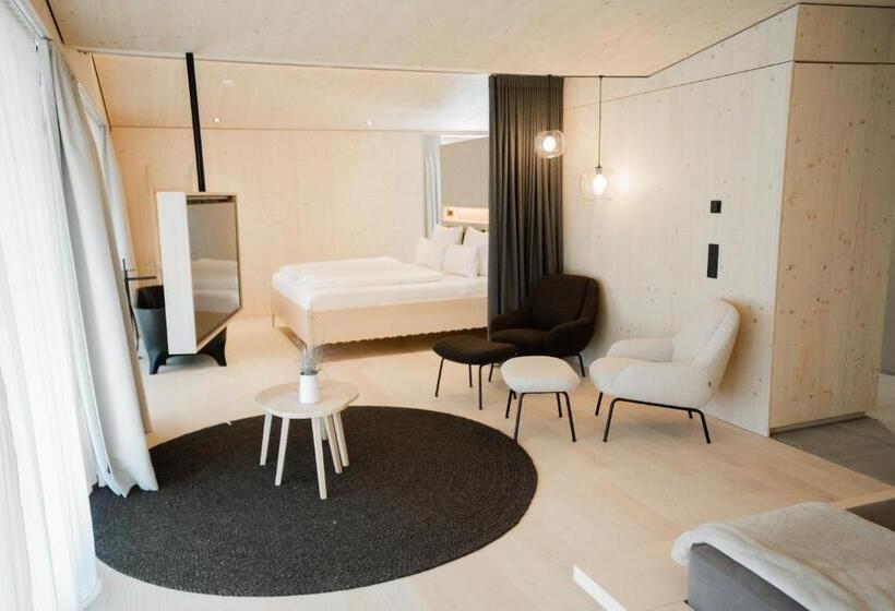 Отель Amrai Suites