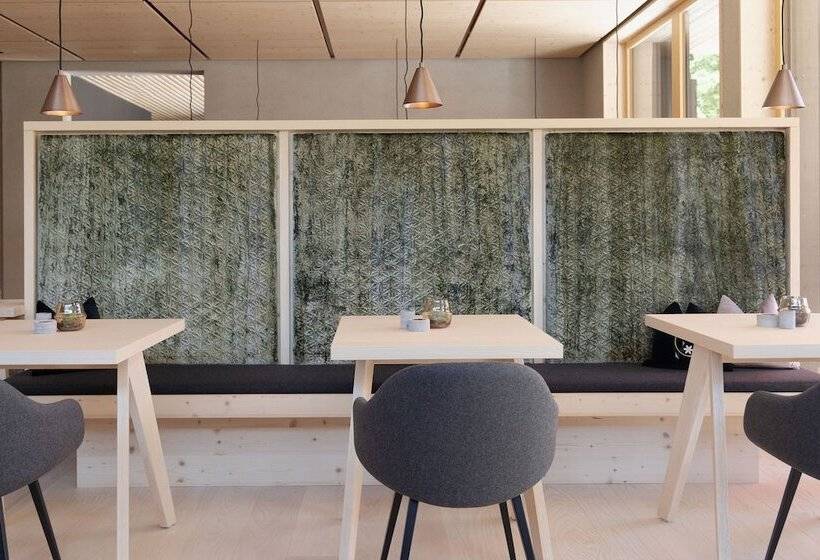 Отель Amrai Suites