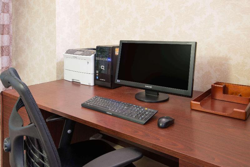 هتل Comfort Suites Midland West
