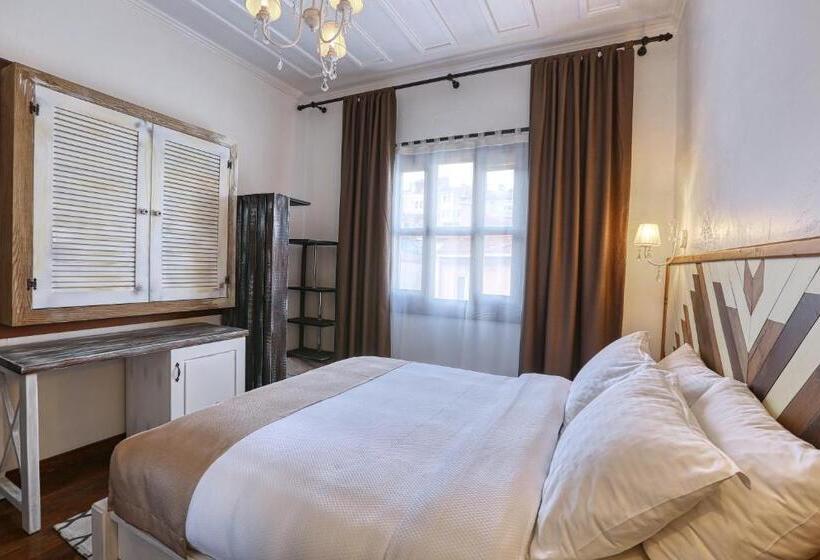 هتل Trilye Bay C Konak