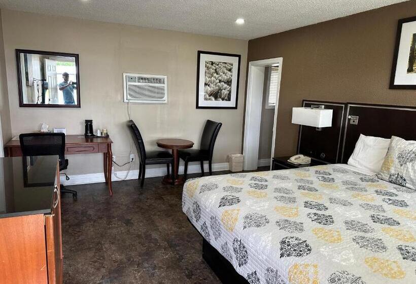 فندق على الطريق Champlain Motor Inn