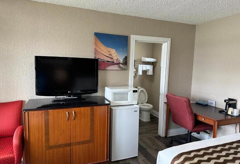 فندق على الطريق Champlain Motor Inn