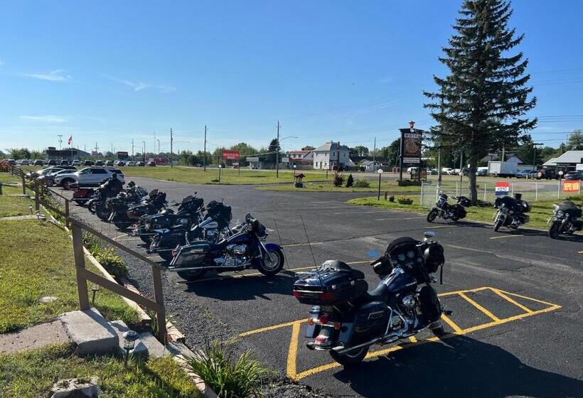 فندق على الطريق Champlain Motor Inn