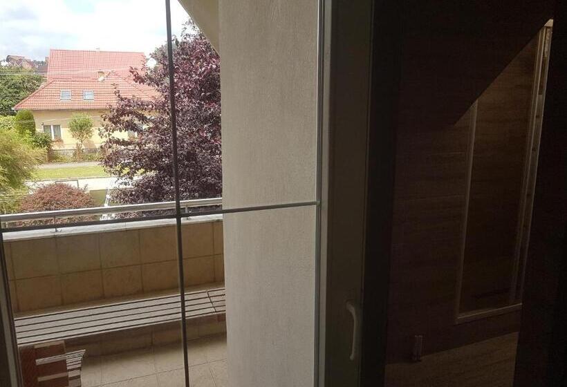 پانسیون Lara Guest House