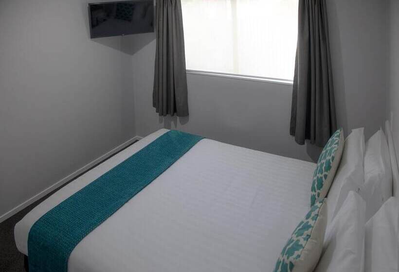 Отель Bks Palm Court Motor Lodge