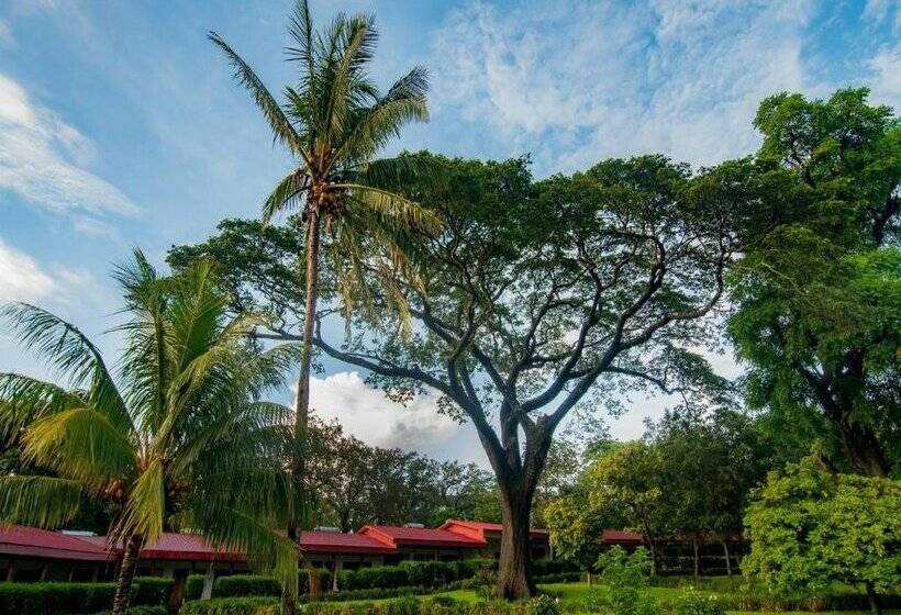 هتل Hacienda Guachipelin