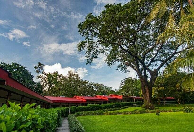 هتل Hacienda Guachipelin