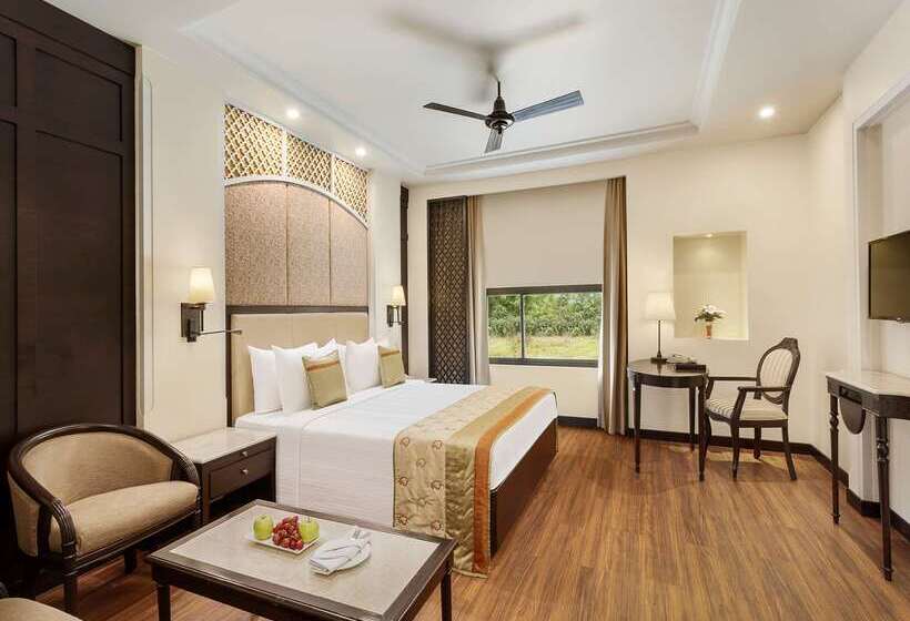 Отель La Place Sarovar Portico