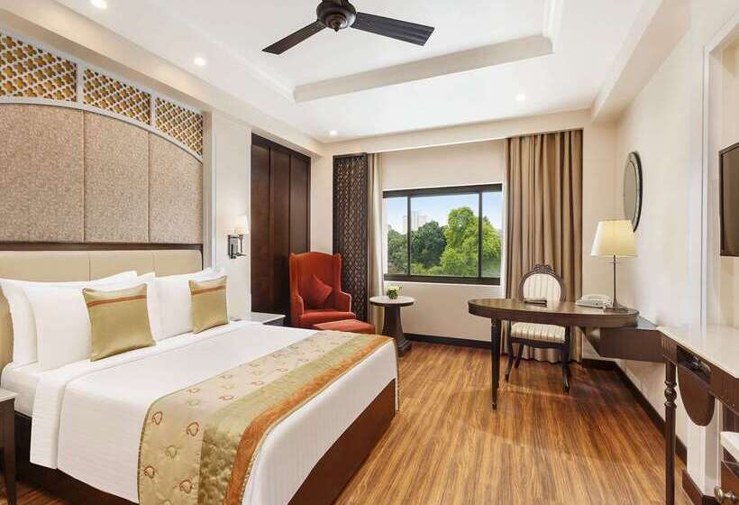 Отель La Place Sarovar Portico