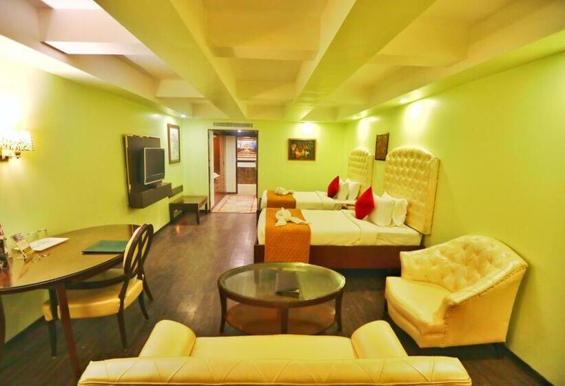 Отель Quality Inn Sabari