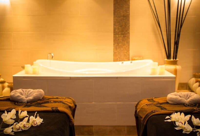 هتل The Grand By Skycity