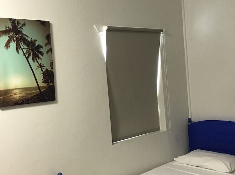 Общежитие Tin Can Bay Budget Accommodation