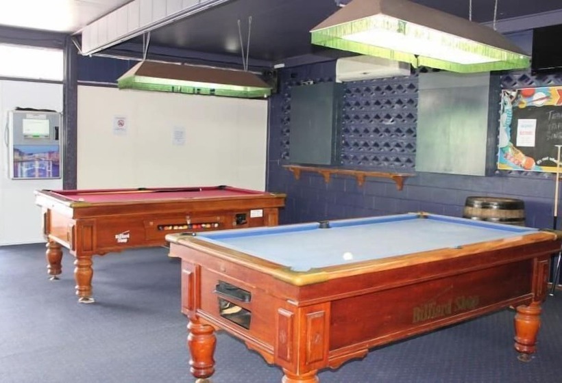 Общежитие Tin Can Bay Budget Accommodation