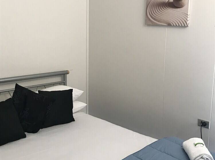 Общежитие Tin Can Bay Budget Accommodation