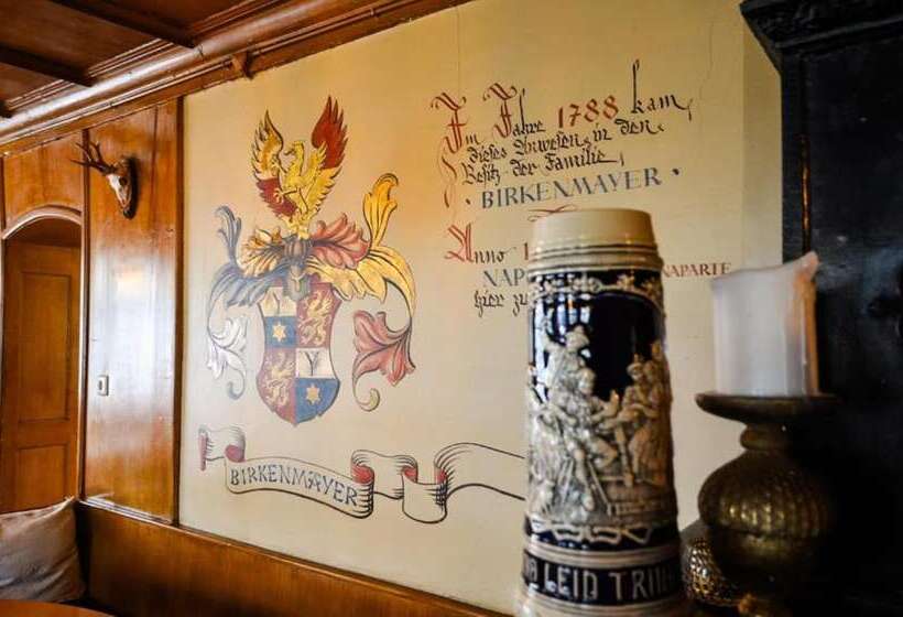 بنسيون Gasthof Zum Ritter   A Cozy Historical Landmark