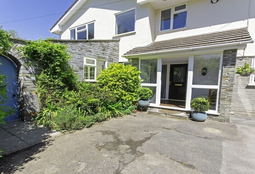 Ladywell Croyde 6 Bedrooms, Sleeps 12, Hot Tub