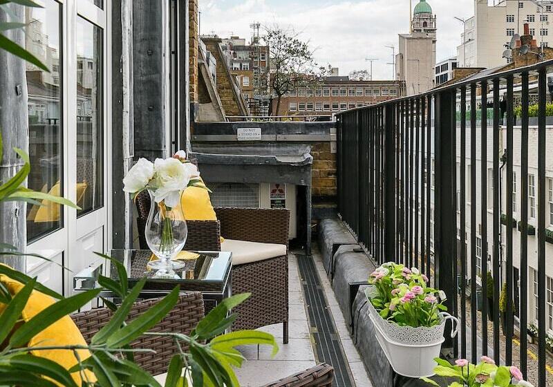 Luxury 5 Bedroom Villa With Parking And Ac