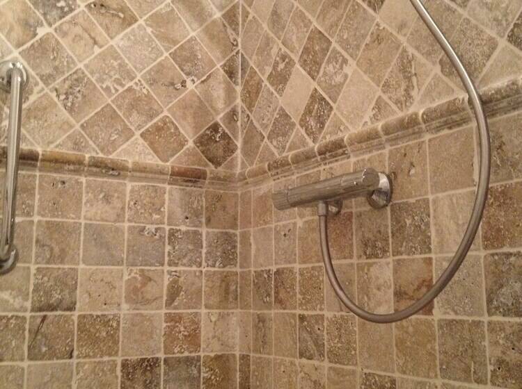 פנסיון Limoux Riverside Gardens