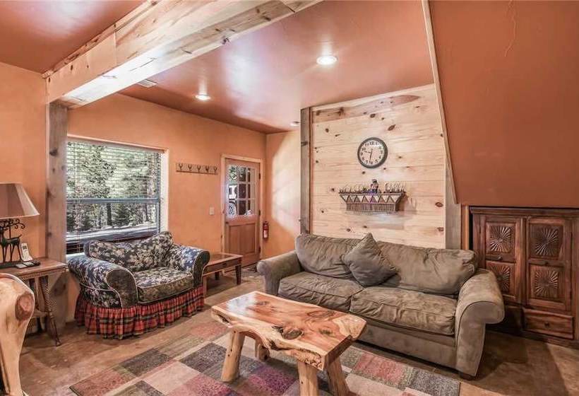 Bear Foot Lodge  Two Bedroom Cabin With Hot Tub