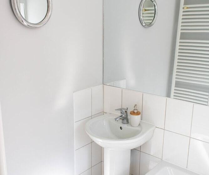 مبيت وإفطار Central Stamford Townhouse