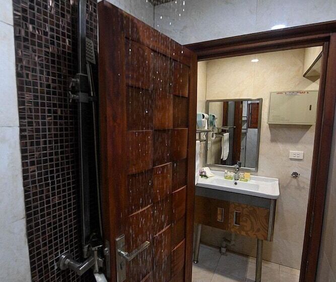 هتل The President