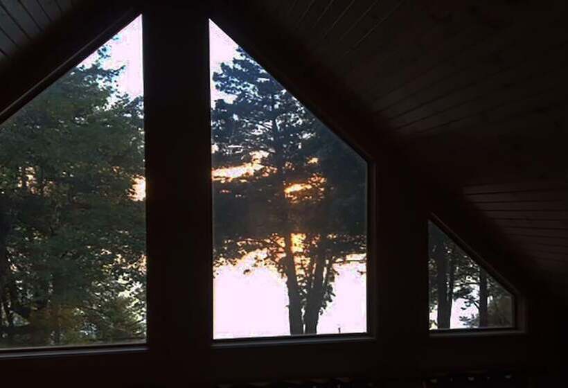 Lakefront Hideaway