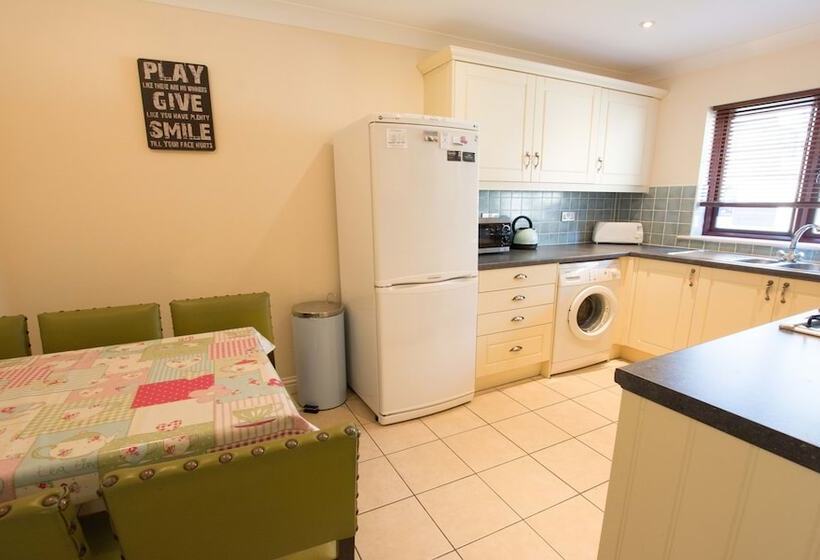 Oysters Sleeps 6 Modern Villa & Dog Friendly