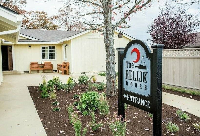 Wine Suite At Rellik House. Winery & Alpaca Farm