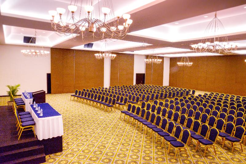 هتل Crown Paradise Club Cancun   All Inclusive