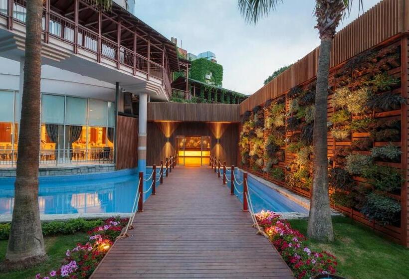 هتل Dobedan World Palace