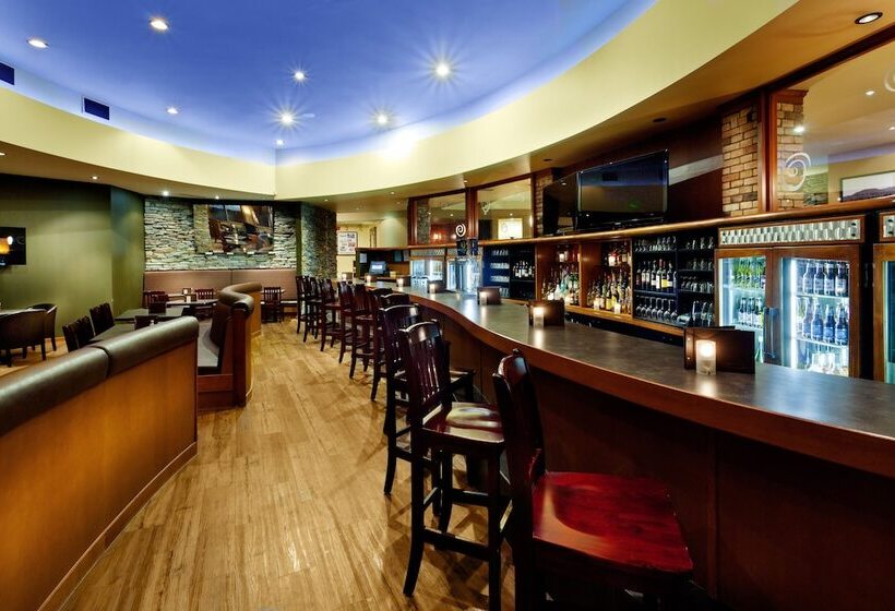 בית מלון כפרי Holiday Inn Lethbridge, An Ihg