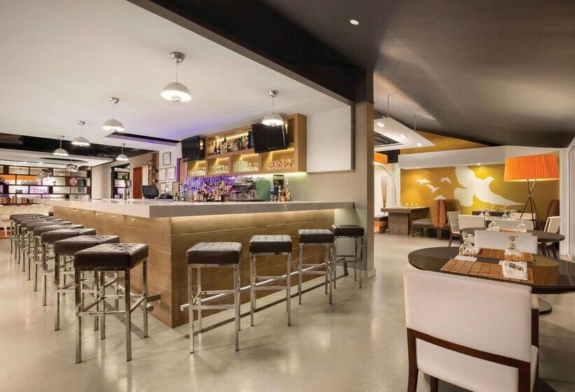 هتل Tryp By Wyndham Isla Verde