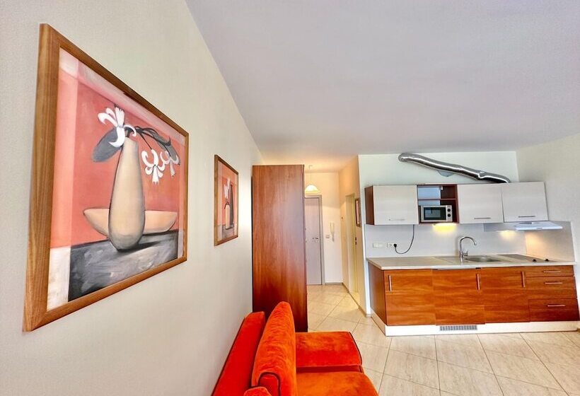 هتل Menada Grand Resort Apartments