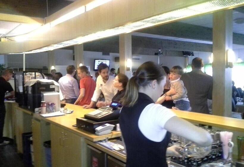 ホテル Karemajat Panorama