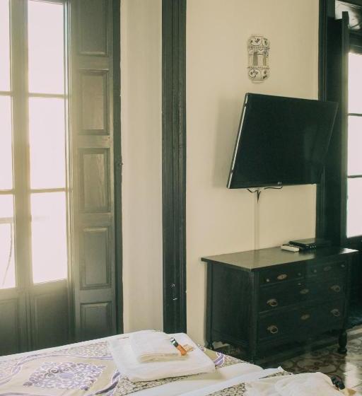 ペンション La Duquesa Guest House