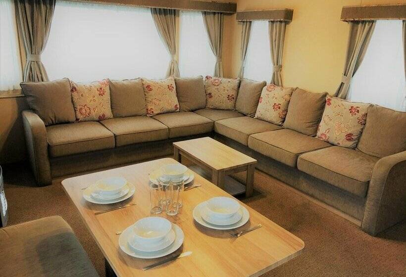 منتجع Towervans Caravan Park