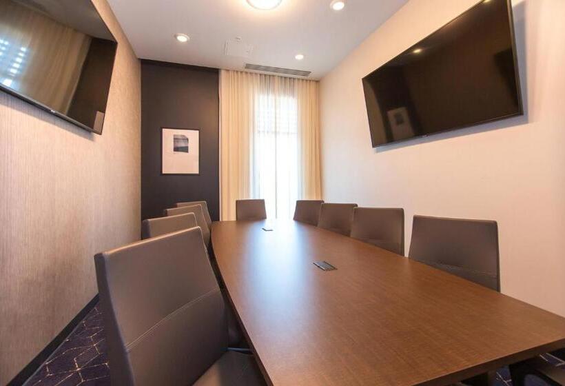 هتل Courtyard By Marriott Rapid City