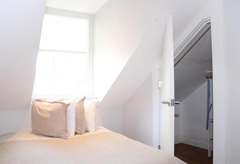 Comfy Beacon Hill Studio Great For Work Travel #13