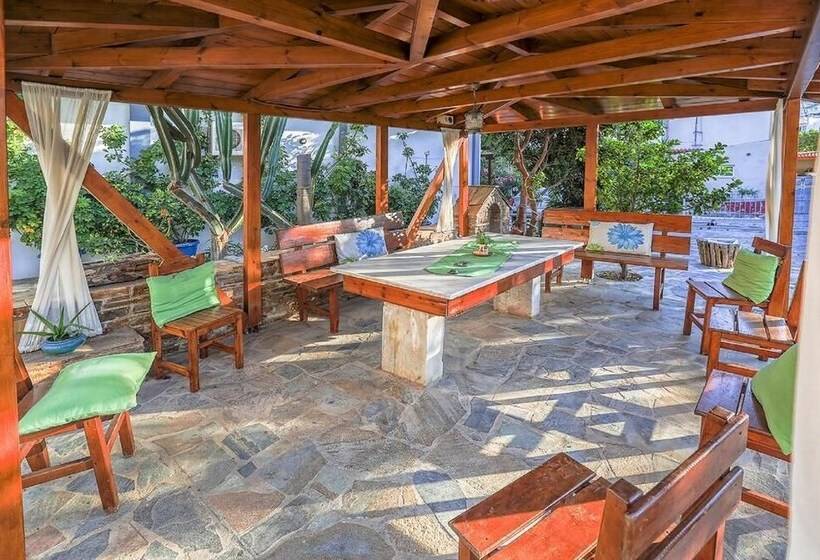 Argo Rooms & Studios