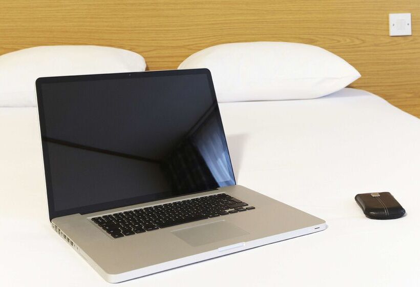 Отель Campanile Leicester