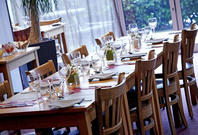 Отель Campanile Leicester