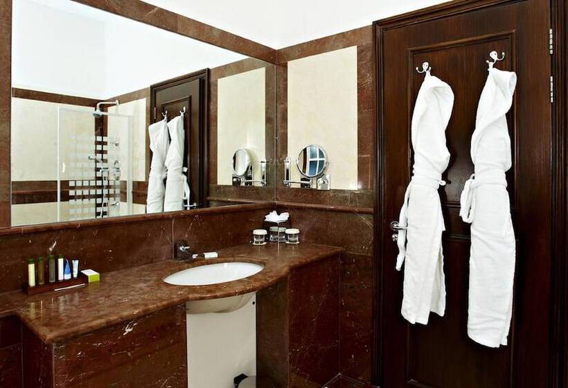 Courthouse Hotel London