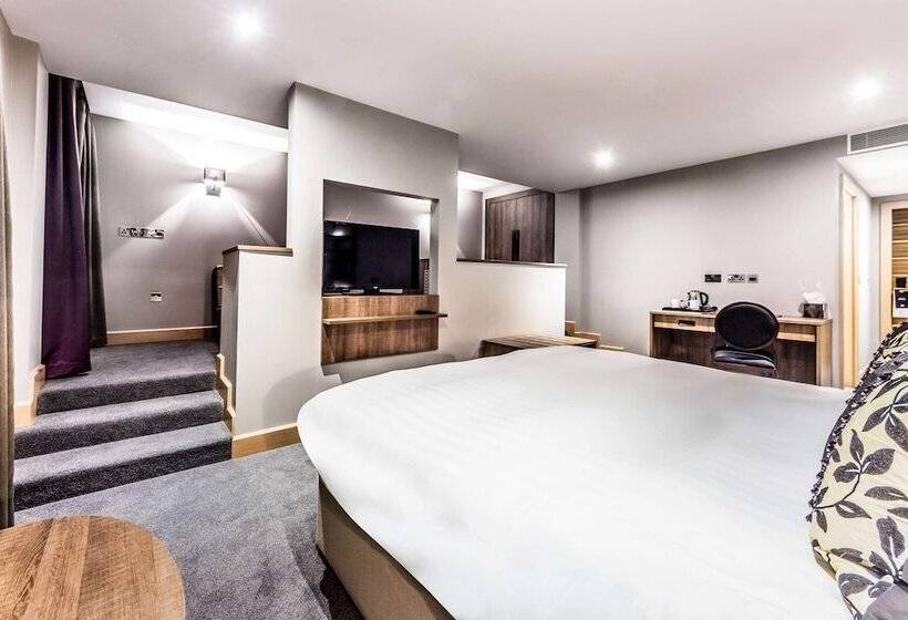 Courthouse Hotel London