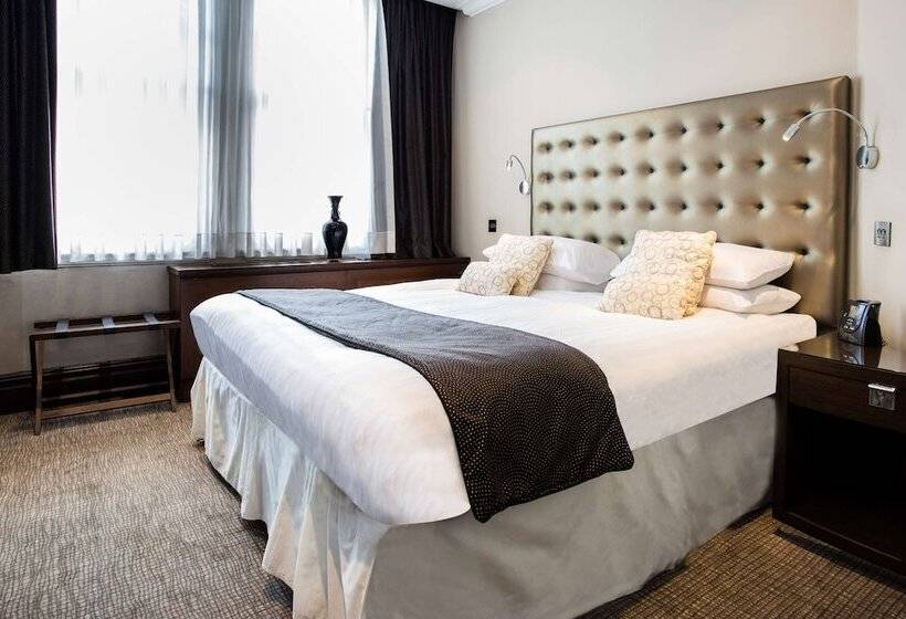 Courthouse Hotel London