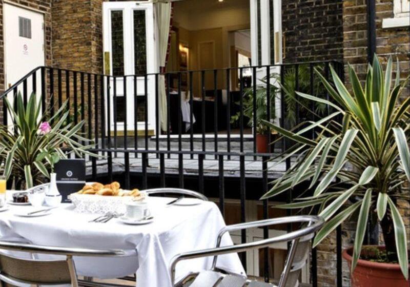 בית מלון כפרי Grange Clarendon