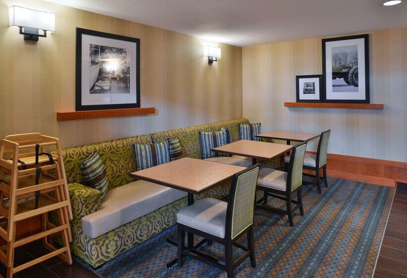 בית מלון כפרי Hampton Inn & Suites By Hilton Calgary  University Northwest