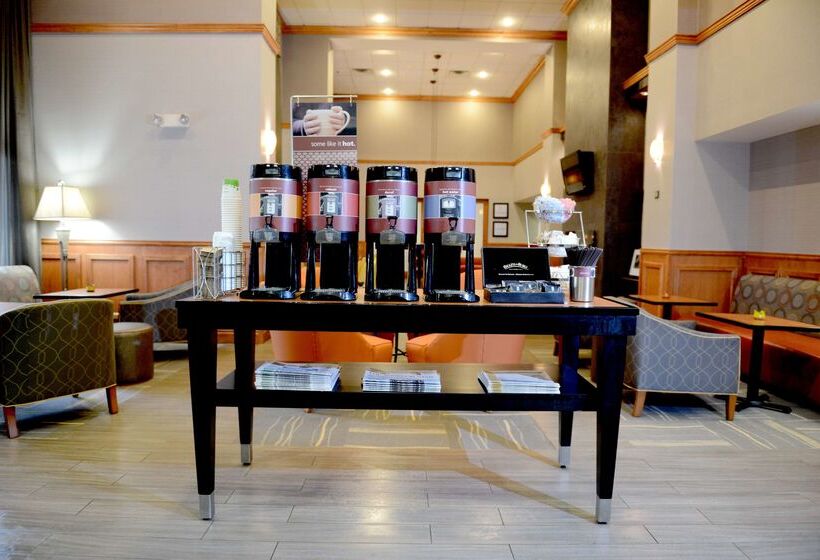 هتل Hampton Inn & Suites By Hilton Windsor