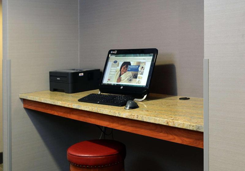 هتل Hampton Inn & Suites By Hilton Windsor