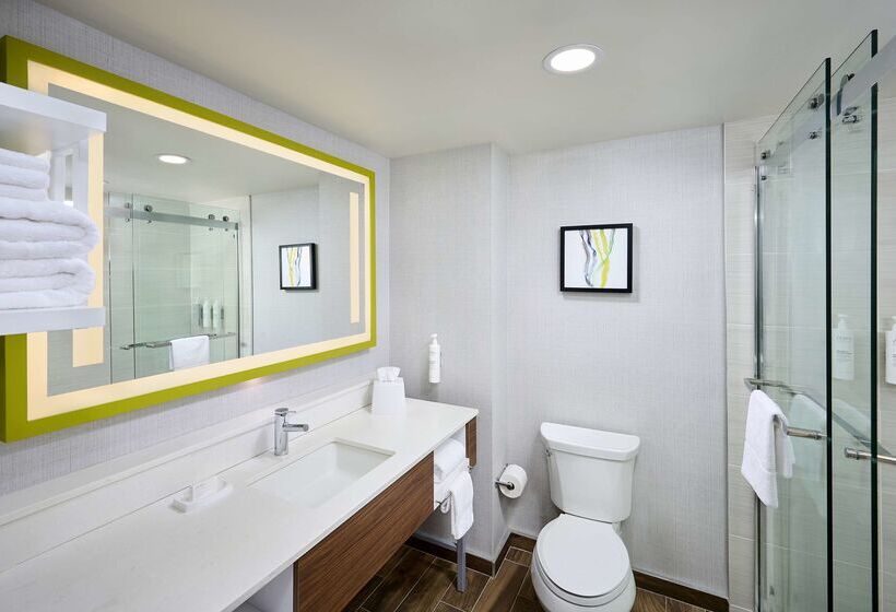هتل Hampton Inn & Suites By Hilton Windsor