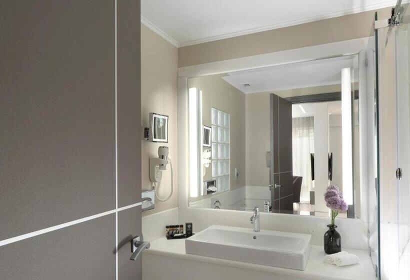 酒店 Holiday Suites